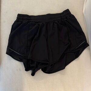 Black Hotty Hot 4.0” Lululemon shorts